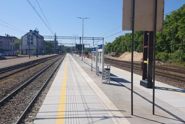 Linia do portu w Kołobrzegu po remoncie, peron 2. stacji prawie gotowy Linia do portu w Kołobrzegu po remoncie, peron 2. stacji prawie gotowy