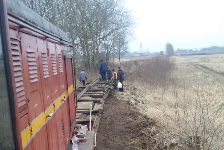 Wolontariusze remontowali Koszalińską Kolej Wąskotorową Wolontariusze remontowali Koszalińską Kolej Wąskotorową