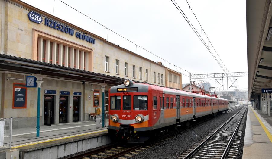 UTK: Dobry październik na kolei pasażerskiej i towarowej UTK: Dobry październik na kolei pasażerskiej i towarowej