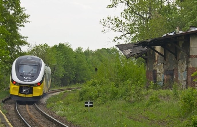 Linia do Srebrnej Góry wciąż bez dokumentacji. Kiedy wrócą pociągi?