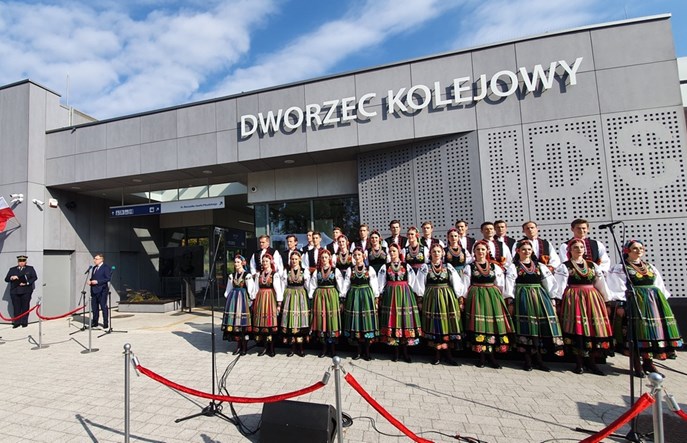 Mława: Dworzec systemowy bez kasy biletowej, ale z nowym patronem 