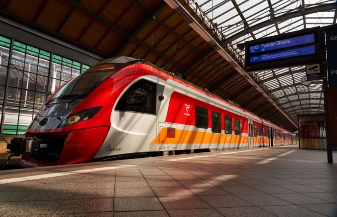 Pociągi na żywo w aplikacji Polregio – projekt za 15 mln zł do CEF