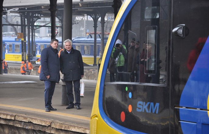 SKM Trójmiasto chce kupić 20 zespołów trakcyjnych zamiast 10. Będą krótsze