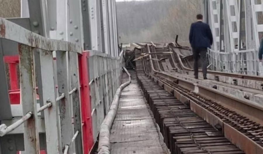 Strategicznie ważny most kolejowy zniszczony w Rosji Strategicznie ważny most kolejowy zniszczony w Rosji