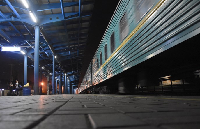 Intensywne ataki rakietowe i naloty na ukraińskie stacje kolejowe