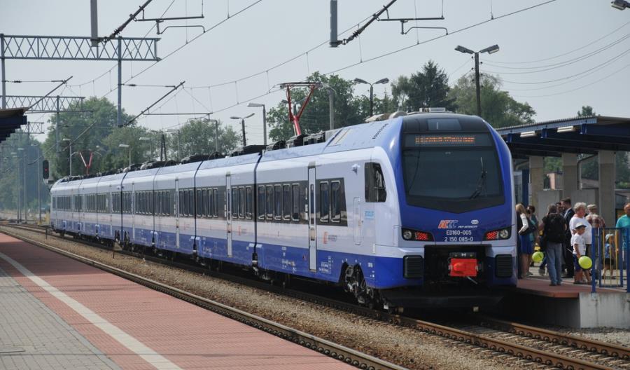 Pasażerów w pociągach więcej niż przed pandemią. Ruch większy w związku z wojną Pasażerów w pociągach więcej niż przed pandemią. Ruch większy w związku z wojną