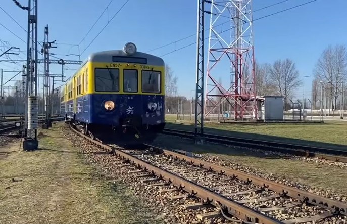 Dziś 59. urodziny "Babci" EN57-038 [FILM]