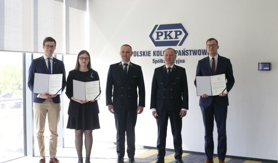 Kolejarze dziękują wolontariuszom za pomoc udzielaną uchodźcom Kolejarze dziękują wolontariuszom za pomoc udzielaną uchodźcom