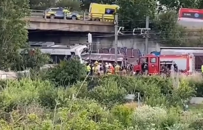 Katastrofa kolejowa pod Barceloną. Nie żyje maszynista, jest wielu rannych [film]