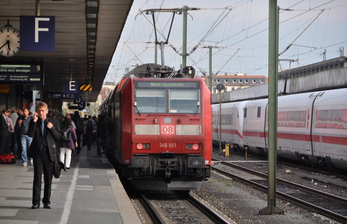 6,5 mln osób kupiło w Niemczech bilet za 9 euro. Pociągi bywają przepełnione