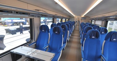 Pasażerowie wciąż czekają na nowe Flirty PKP Intercity