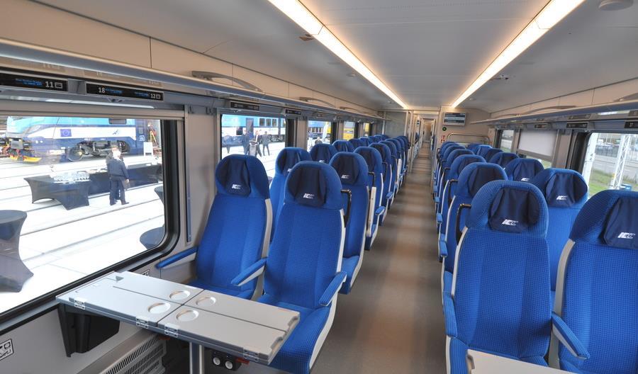 Pasażerowie wciąż czekają na nowe Flirty PKP Intercity Pasażerowie wciąż czekają na nowe Flirty PKP Intercity