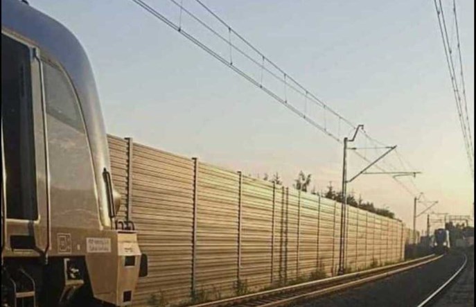 Dwa pociągi PKP Intercity na jednym torze