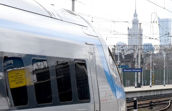 Opóźnienia na linii kolejowej Warszawa – Gdańsk i zmiany tras pociągów po wypadku [aktualizacja]