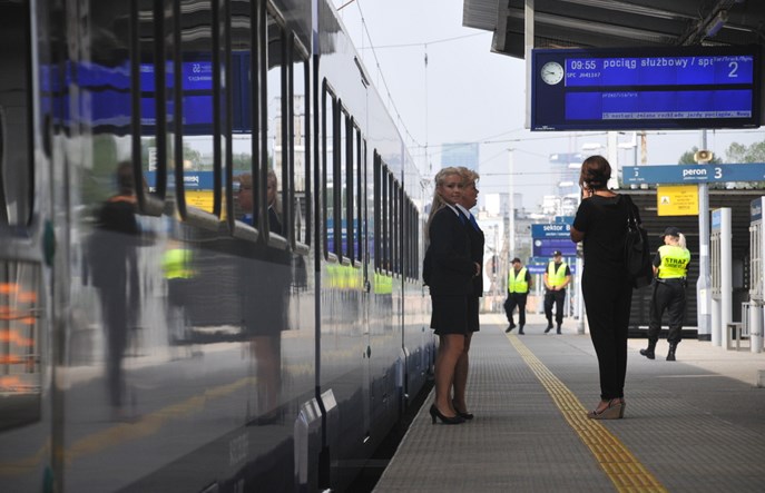 Lewica o sytuacji na kolei: Opóźnienie musi ulec zmianie