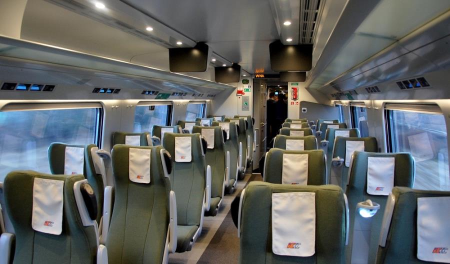 Agresywny mężczyzna zdemolował Pendolino. Skład wyłączono z ruchu Agresywny mężczyzna zdemolował Pendolino. Skład wyłączono z ruchu