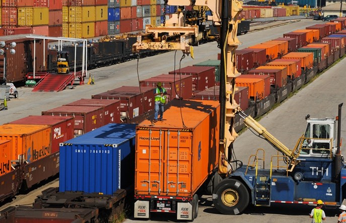 Amerykańskie porty inwestują w kolej