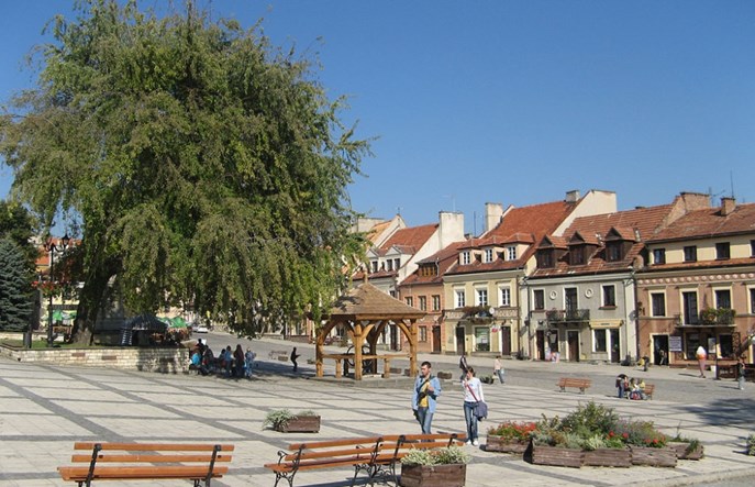 Do Sandomierza jest jeden pociąg. To się zmieni