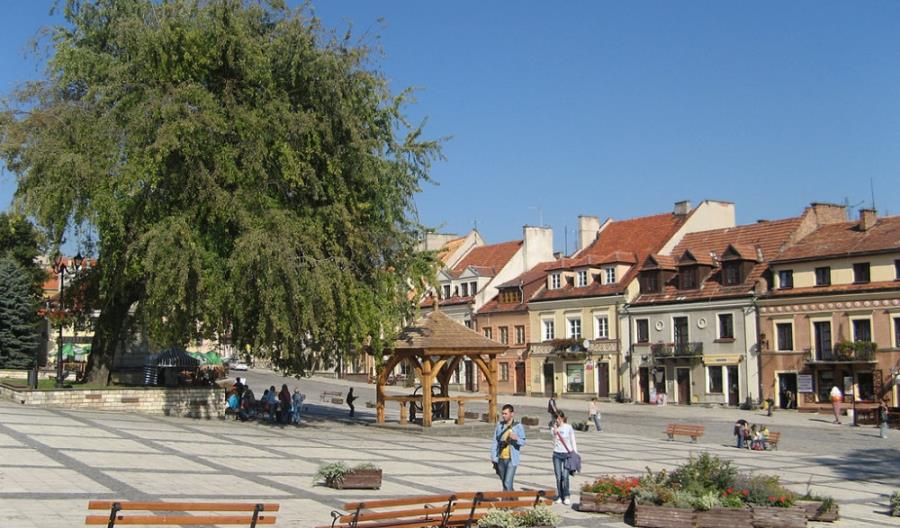 Do Sandomierza jest jeden pociąg. To się zmieni Do Sandomierza jest jeden pociąg. To się zmieni