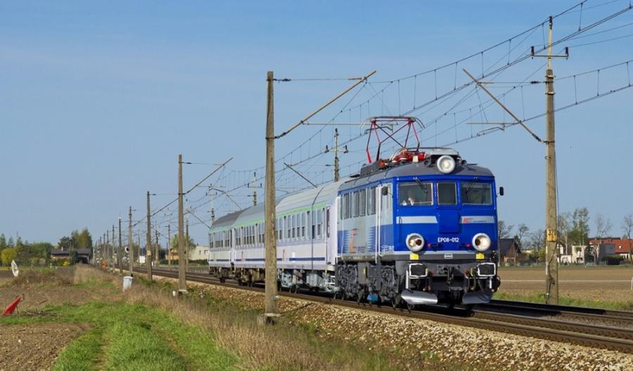 PKP Intercity nie planuje wycofywać z eksploatacji lokomotyw EP08 PKP Intercity nie planuje wycofywać z eksploatacji lokomotyw EP08