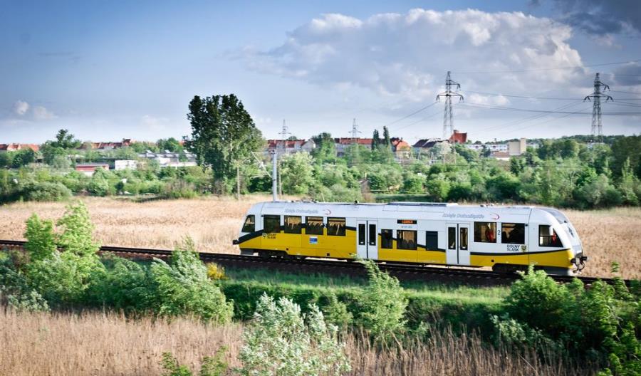 Koleje Dolnośląskie z nowym e-sklepem. Bilet kupisz w minutę Koleje Dolnośląskie z nowym e-sklepem. Bilet kupisz w minutę