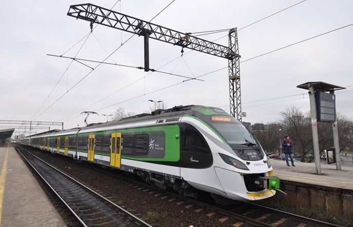 Kłopoty na linii Warszawa – Gdańsk. Na tory wtargnęła osoba