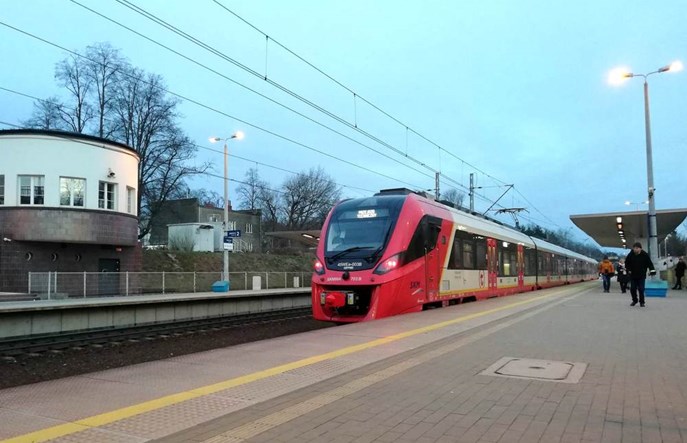 Nie najlepszy start połączeń SKM do Piaseczna. Choć frekwencja dopisuje