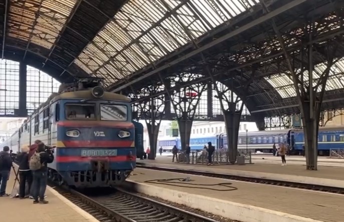 Rakietowy ostrzał stacji Chersoń. Pociąg z Chersonia do Lwowa dotarł… o czasie