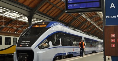 Pociągiem z Warszawy do Wrocławia jedziemy rekordowo długo