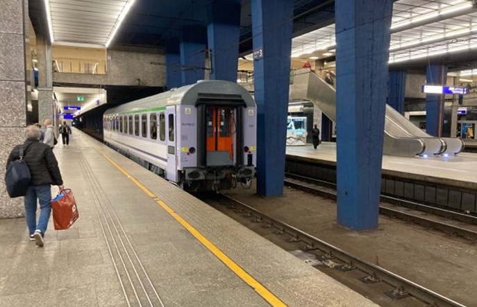 Warszawa Centralna: Pociąg BWE odjechał bez wagonu. Dlaczego? 