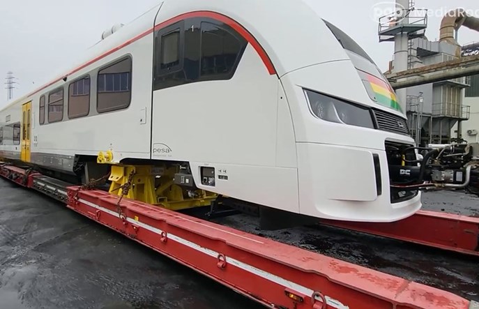 Pociągi Pesy płyną do Ghany [film]