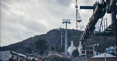 Gruzja. Tbilisi odbudowuje kolej linową do parku Mtatsminda