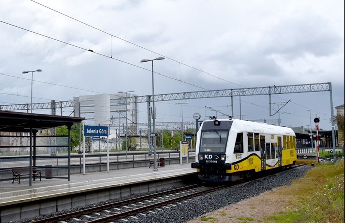 Dolnośląski Związek Piłki Nożnej pokazuje jak dojechać pociągiem na mecz