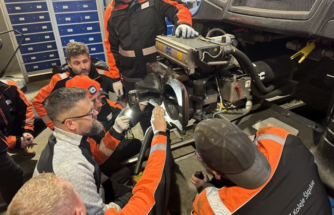 Szkolenia utrzymaniowe Dellner – klucz do bezpieczeństwa i wydłużenia żywotności systemów łączących pojazdy szynowe