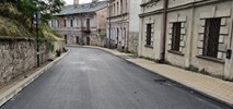 Lublin. Strabag ułożył pierwszą warstwę asfaltu na ul. Podwale 