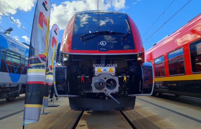 Łódzka Kolej Aglomeracyjna będzie jeździła kolejnymi pociągami z Pesy 