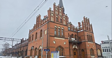 Miliony na rewitalizację neogotyckiego dworca w Nowych Skalmierzycach 