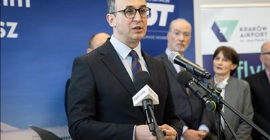 Klimczak broni PGL: Uratował LOT, jest potrzebny