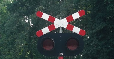 Karetka uderzyła w pociąg. Wstrzymany ruch Raciąż - Sierpc