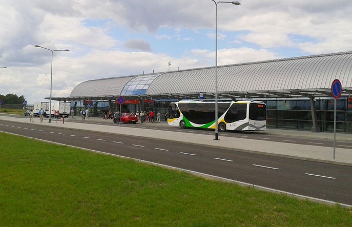 Czterech chętnych na wożenie pasażerów na lotnisko w Modlinie