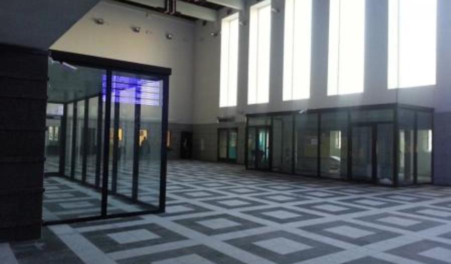 Gotowa hala główna gliwickiego dworca, trwają prace na peronach Gotowa hala główna gliwickiego dworca, trwają prace na peronach
