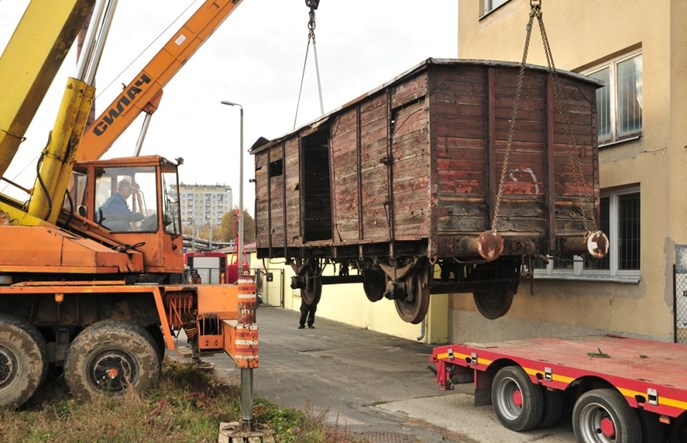 Rzeszów: Uratowano zabytkowy wagon