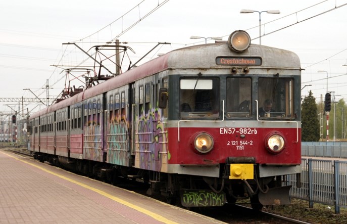 Łódzkie: Umowa z PolRegio na dwa, a nie trzy lata