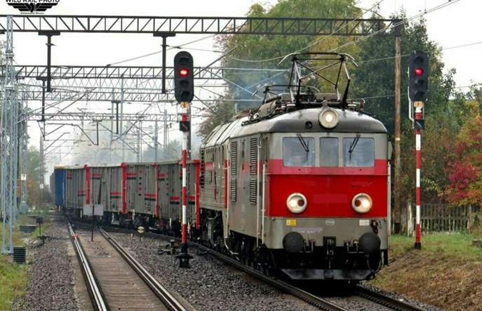 PHU „Aspekt” oferuje na sprzedaż lub wynajem lokomotywy liniowe i wagony towarowe