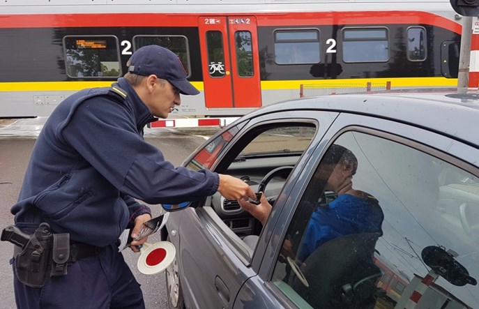 Wypadki na przejazdach kolejowo-drogowych. PLK chcą, by te wakacje były bezpieczniejsze