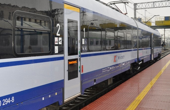 Ministerstwo ostrożnie o możliwości zakupu kolejnych ezt