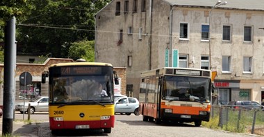 Ksawerów remontuje tramwaj, autobus do września