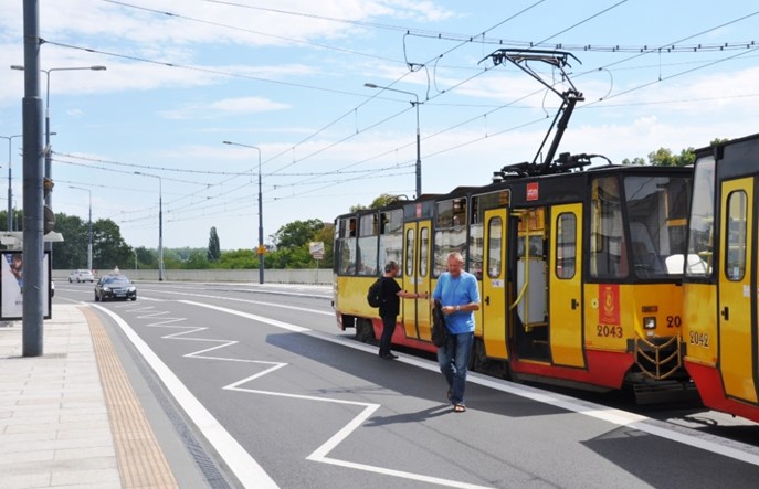 Warszawa: Przy Starym Mieście nie zmieszczą się dwa tramwaje?