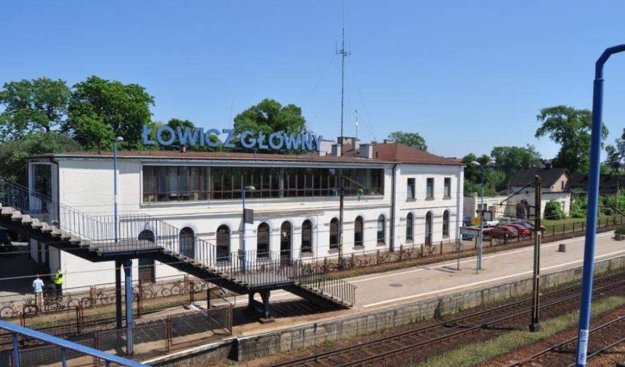 Prace torowe pod Łowiczem. PLK poprawiają parametry linii Prace torowe pod Łowiczem. PLK poprawiają parametry linii