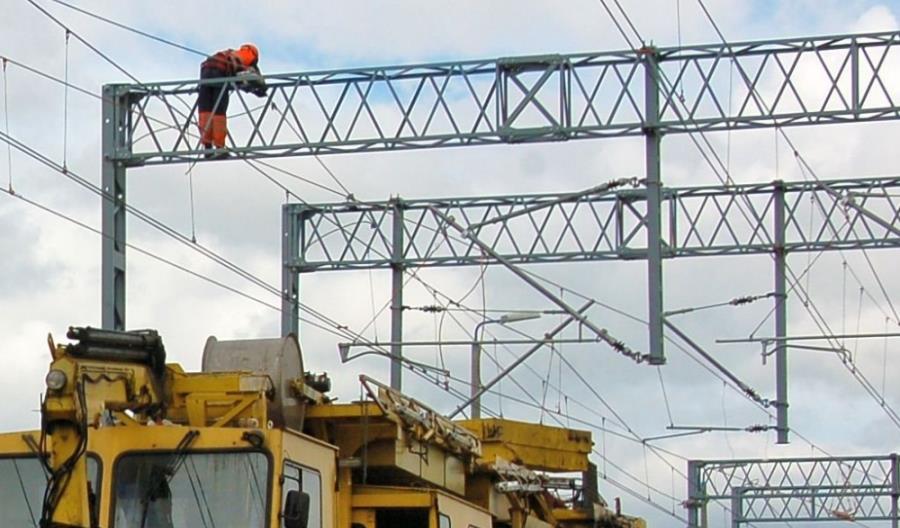 Zerwana sieć trakcyjna i odwołane pociągi na linii do Mińska Mazowieckiego Zerwana sieć trakcyjna i odwołane pociągi na linii do Mińska Mazowieckiego